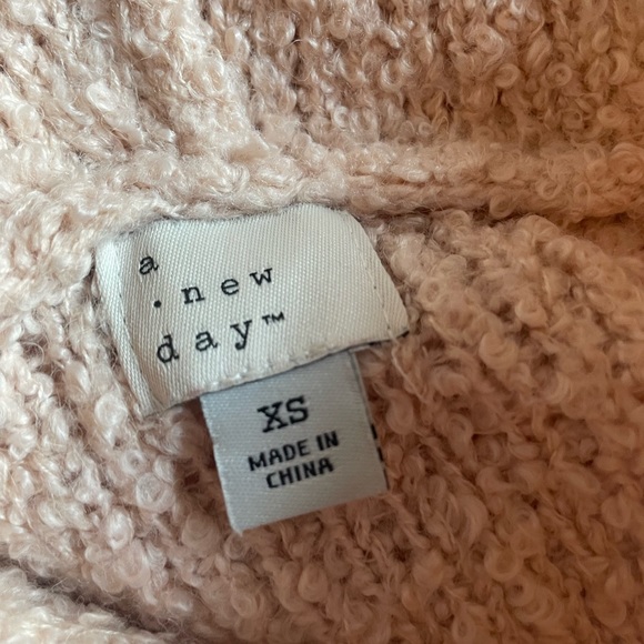 A new day sweater ( size XS ) - Picture 3 of 3